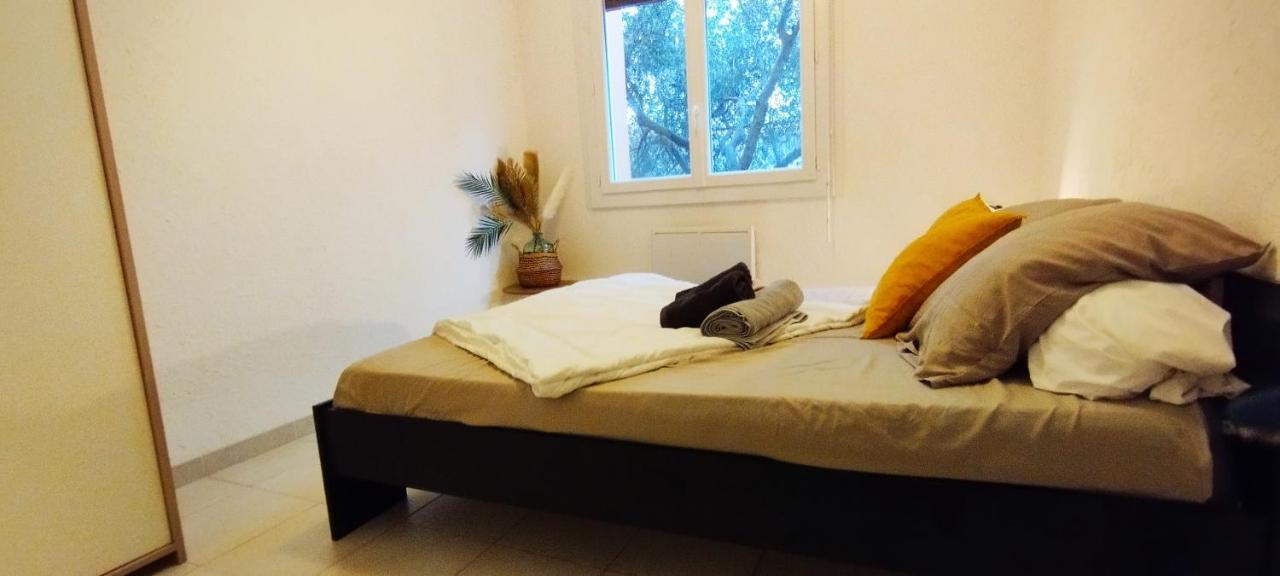 Appartement Spacieux Avec Parking Gratuit Сет Екстериор снимка