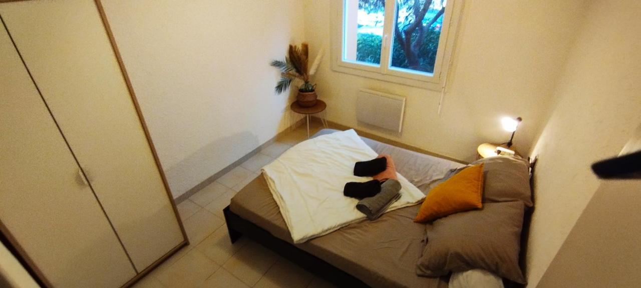 Appartement Spacieux Avec Parking Gratuit Сет Екстериор снимка