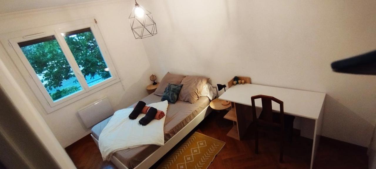 Appartement Spacieux Avec Parking Gratuit Сет Екстериор снимка