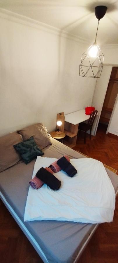 Appartement Spacieux Avec Parking Gratuit Сет Екстериор снимка